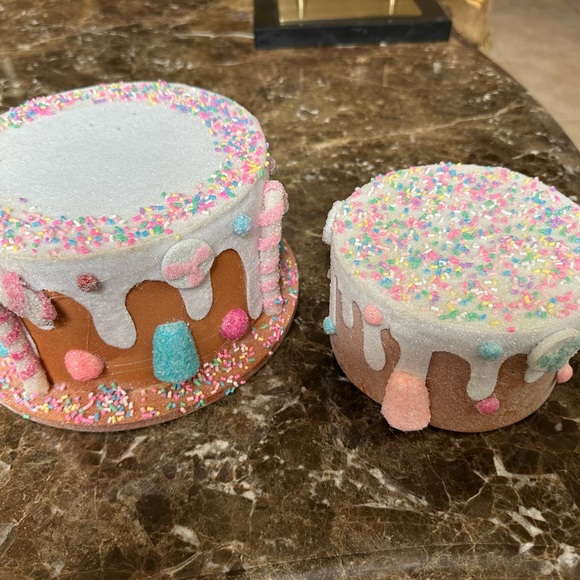 9” 2- Tier Christmas Candy Cake Decoration. - Picture 3 of 4